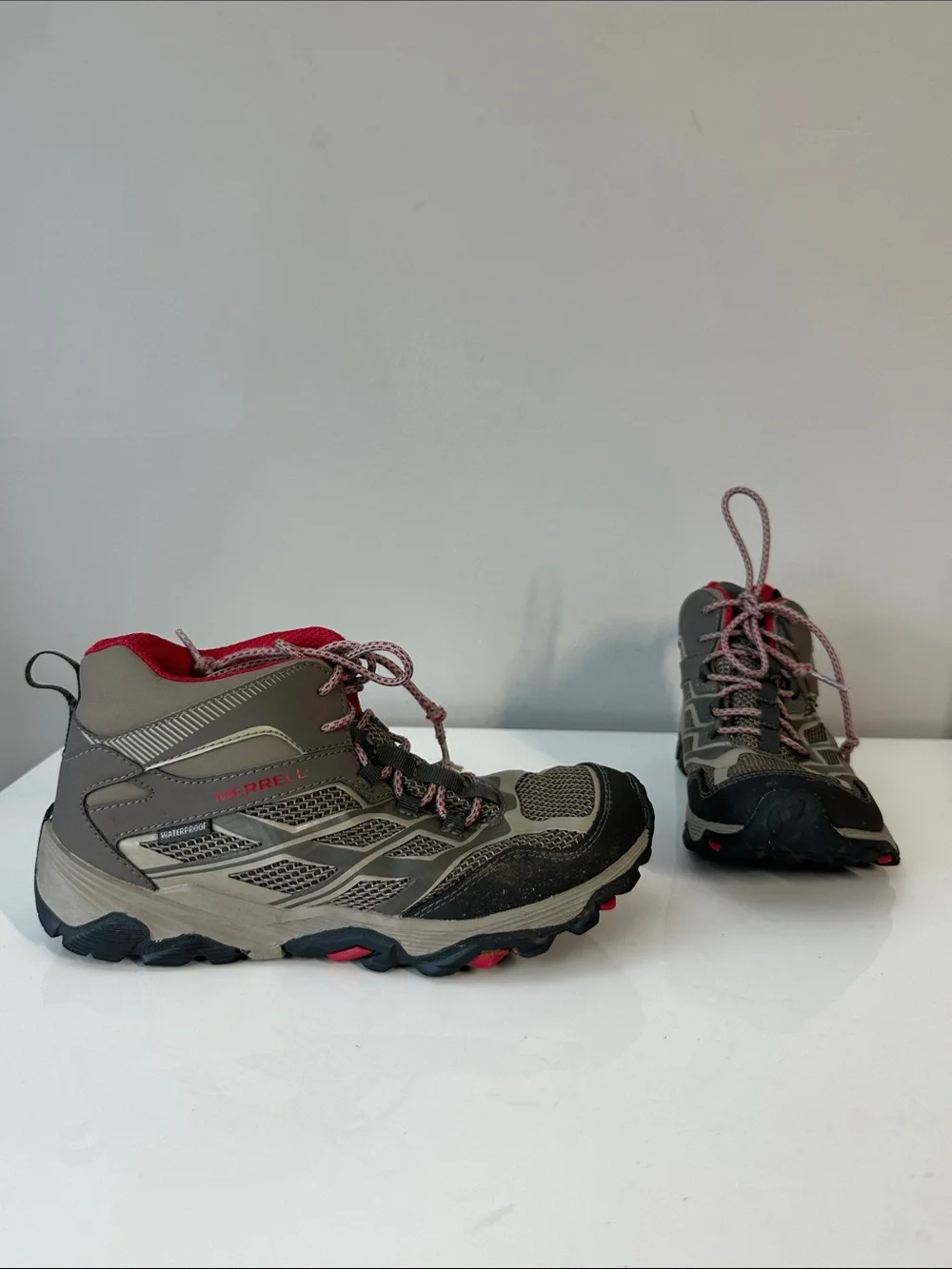 Merrell Kids Moab FST Mid Waterproof Hiking Boots Size 4.5  Gorpcore Outdoor